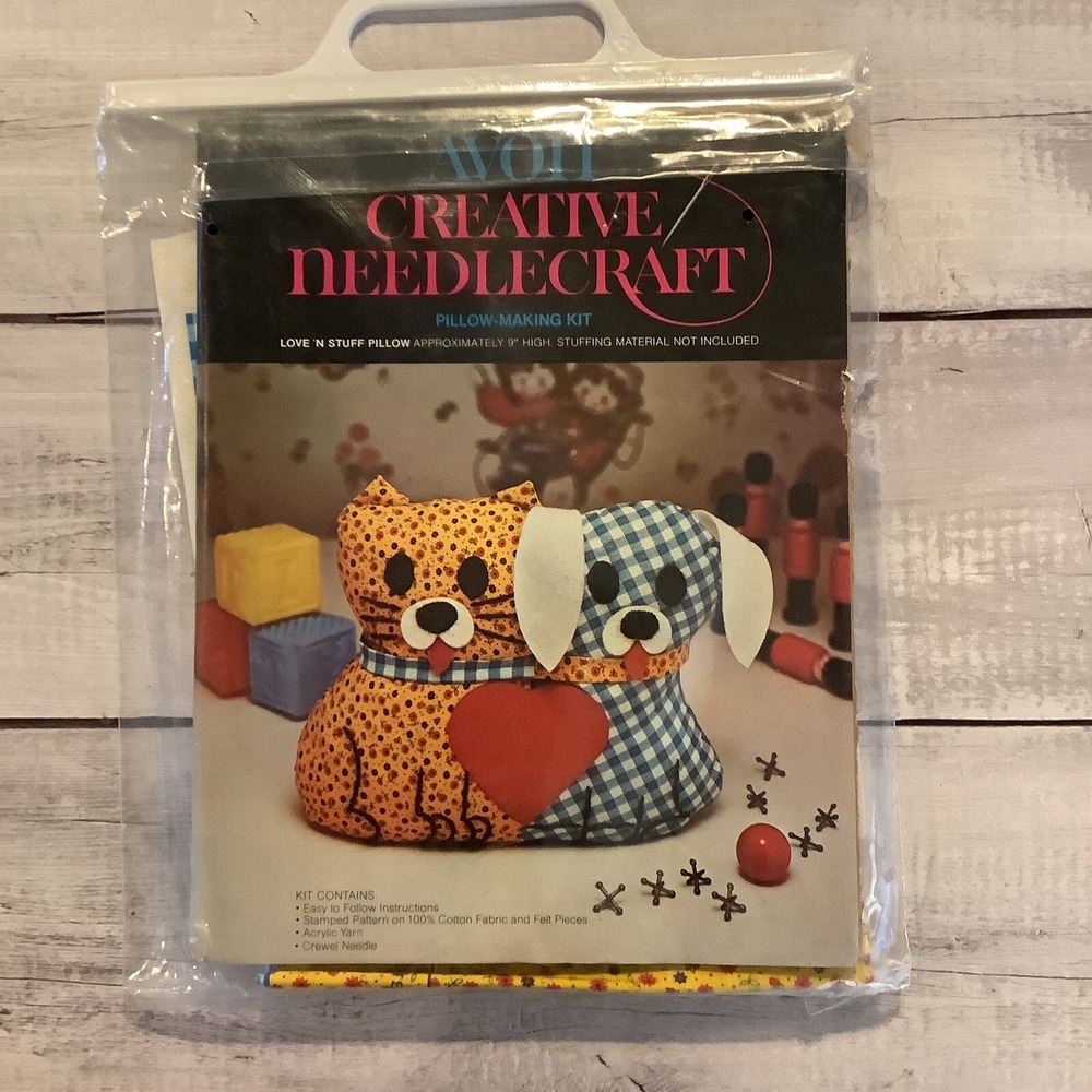 Avon Creative Needlecraft Love N Stuff‎ Pillow Making Kit Calico Dog & Cat